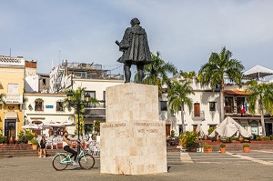 STATUE NICOLAS DE OVANDO, FONDATEUR DE LA VILLE DE SAINT DOMINGUE, QUARTIER COLONIAL ENREGISTRE AU PATRIMOINE MONDIAL DE L'UNESCO, SAINT DOMINGUE, SANTO DOMINGO, REPUBLIQUE DOMINICAINE 