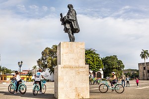 STATUE NICOLAS DE OVANDO, FONDATEUR DE LA VILLE DE SAINT DOMINGUE, QUARTIER COLONIAL ENREGISTRE AU PATRIMOINE MONDIAL DE L'UNESCO, SAINT DOMINGUE, SANTO DOMINGO, REPUBLIQUE DOMINICAINE 