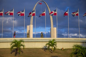 JOGGER DU MATIN, PLAZA DE LA BANDERA, SANTO DOMINGO, REPUBLIQUE DOMINICAINE 