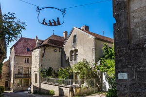 ENSEIGNE, RUELLE, FLAVIGNY SUR OZERAIN, (21) COTE-D'OR, BOURGOGNE, FRANCE 