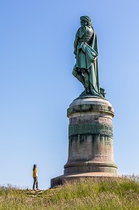 STATUE EN CUIVRE DE VERCINGETORIX, ALISE SAINTE REINE, ALESIA, (21) COTE-D'OR, BOURGOGNE, FRANCE 