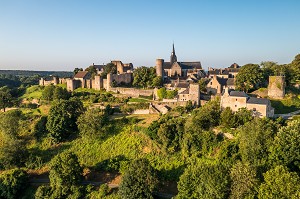 VUE DRONE, SAINTE SUZANNE, (53) MAYENNE, PAYS DE LA LOIRE 