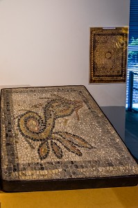 MOSAIQUE PANNEAU AU DAUPHIN, MUSEE D'ARCHEOLOGIE, JUBLAINS, (53) MAYENNE, PAYS DE LA LOIRE 