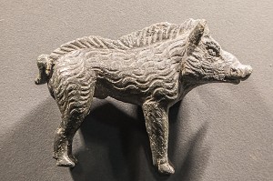 SANGLIER EN BRONZE, MUSEE D'ARCHEOLOGIE, JUBLAINS, (53) MAYENNE, PAYS DE LA LOIRE 