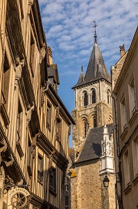 RUE ET EGLISE SAINT VENERAND, LAVAL, (53) MAYENNE, PAYS DE LA LOIRE 