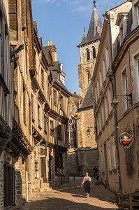 RUE ET EGLISE SAINT VENERAND, LAVAL, (53) MAYENNE, PAYS DE LA LOIRE 