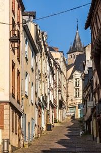 RUE ET EGLISE SAINT VENERAND, LAVAL, (53) MAYENNE, PAYS DE LA LOIRE 