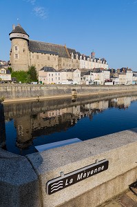 CHATEAU ET VILLE DE LAVAL SUR LES RIVES DE LA MAYENNE, (53) MAYENNE, PAYS DE LA LOIRE 