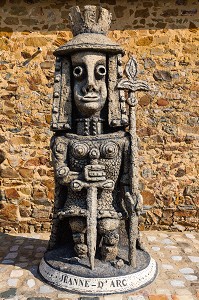 MUSEE ROBERT TATIN, MAISON D'ARTISTE DU CERAMISTE, PEINTRE ET SCULPTEUR, QUI FIT DE SA MAISON ET DE SES JARDINS UN ENVIRONNEMENT D'ART, COSSE LE VIVIEN, MAYENNE, (53) MAYENNE, PAYS DE LA LOIRE 