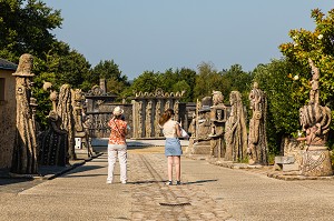 MUSEE ROBERT TATIN, MAISON D'ARTISTE DU CERAMISTE, PEINTRE ET SCULPTEUR, QUI FIT DE SA MAISON ET DE SES JARDINS UN ENVIRONNEMENT D'ART, COSSE LE VIVIEN, MAYENNE, (53) MAYENNE, PAYS DE LA LOIRE 