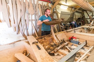 L'ESCUTE, BARQUE FLAMANDE TYPIQUE DU MARAIS AUDOMAROIS, ATELIER DES FAISEURS DE BATEAUX, SAINT OMER, (62) PAS-DE-CALAIS, FRANCE 