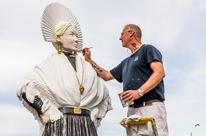 STATUE DE ZABELLE, FIGURE LOCALE DE BOULOGNE SUR MER, (62) PAS-DE-CALAIS, FRANCE 