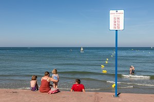 DIGUE ET PLAGE, WIMEREUX, (62) PAS-DE-CALAIS, FRANCE 