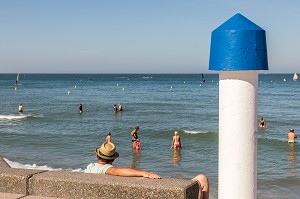 DIGUE ET PLAGE, WIMEREUX, (62) PAS-DE-CALAIS, FRANCE 