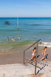 BORD DE MER, DIGUE, WIMEREUX, (62) PAS-DE-CALAIS, FRANCE 