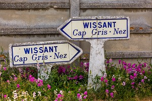 ANCIENS PANNEAUX ROUTIERS, WISSANT, (62) PAS-DE-CALAIS, FRANCE 