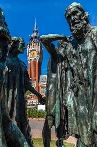 BEFFROI, HOTEL DE VILLE ET SCULPTURE LES BOURGEOIS DE CALAIS, AUGUSTE RODIN, CALAIS, (62) PAS-DE-CALAIS, FRANCE 