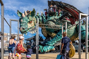 DRAGON DE CALAIS, DIGUE GASTON BERTHE, PLAGE DE CALAIS, CALAIS, (62) PAS-DE-CALAIS, FRANCE 