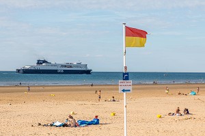 FERRY ET PLAGE DE CALAIS, CALAIS, (62) PAS-DE-CALAIS, FRANCE 