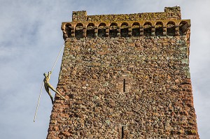 CHATEAU DE MANDELIEU LA NAPOULE, ANCIENNE FORTERESSE MEDIEVALE RESTAUREE PAR HENRY ET MARIE CLEWS, ABRITE AUJOURD’HUI LA COLLECTION DE SCULPTURES DE HENRY CLEWS, MANDELIEU LA NAPOULE 