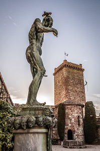 CHATEAU DE MANDELIEU LA NAPOULE, ANCIENNE FORTERESSE MEDIEVALE RESTAUREE PAR HENRY ET MARIE CLEWS, ABRITE AUJOURD’HUI LA COLLECTION DE SCULPTURES DE HENRY CLEWS, MANDELIEU LA NAPOULE 