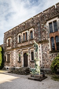 CHATEAU DE MANDELIEU LA NAPOULE, ANCIENNE FORTERESSE MEDIEVALE RESTAUREE PAR HENRY ET MARIE CLEWS, ABRITE AUJOURD’HUI LA COLLECTION DE SCULPTURES DE HENRY CLEWS, MANDELIEU LA NAPOULE 