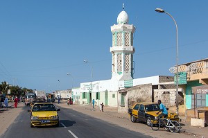 MOSQUEE A LA SORTIE DE LA VILLE, SAINT-LOUIS-DU-SENEGAL, SENEGAL, AFRIQUE DE L'OUEST 