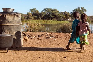 JEUNES ENFANTS DU VILLAGE TOUCOULEUR DE DEGUEMBERE, PROVINCE DE FANAYE DIERI, SENEGAL, AFRIQUE DE L'OUEST 