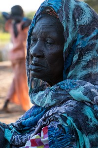 SOEUR AINEE DU CHEF DU VILLAGE TOUCOULEUR DE DEGUEMBERE, PROVINCE DE FANAYE DIERI, SENEGAL, AFRIQUE DE L'OUEST 