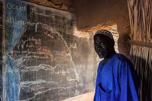 ABOU DIANG, PRESIDENT DES PARENTS D'ELEVES DANS L'ECOLE, VILLAGE TOUCOULEUR DE DEGUEMBERE, PROVINCE DE FANAYE DIERI, SENEGAL, AFRIQUE DE L'OUEST 