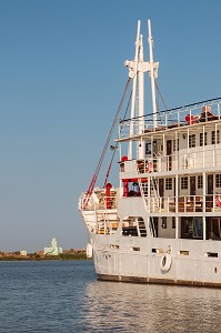 BATEAU DE CROISIERE BOU EL MOGDAD DE LA COMPAGNIE DU FLEUVE, PROVINCE DE FANAYE DIERI SUR LE FLEUVE SENEGAL, AFRIQUE DE L'OUEST 