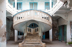 ESCALIER INTERIEUR DE L'ANCIENNE MAISON DES SOEURS SAINT-JOSEPH-DE-CLUNY, SAINT-LOUIS-DU-SENEGAL, SENEGAL, AFRIQUE DE L'OUEST 