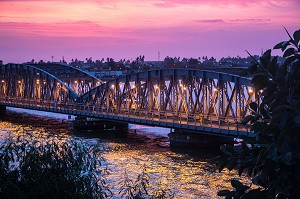 PONT FAIDHERBE DE NUIT AU CREPUSCULE, SAINT-LOUIS-DU-SENEGAL, SENEGAL, AFRIQUE DE L'OUEST 