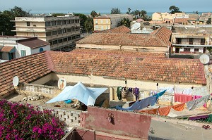 VUE GENERALE DEPUIS LES TOITS DE LA VILLE DE SAINT-LOUIS-DU-SENEGAL, SENEGAL, AFRIQUE DE L'OUEST 