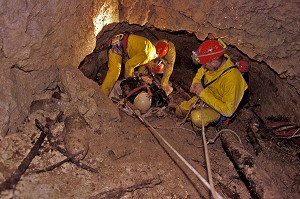 SITES MILITAIRES EN PRESENCE D'EXPLOSIFS OU BOMBES, EVACUATION D'UNE VICTIME, SECOURS SPELEOLOGIQUE, SAUVETAGE SUR SITE MILITAIRE DE LA PREMIERE GUERRE MONDIALE, GRIMP, MEUSE (55), FRANCE 
