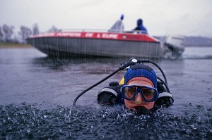 RECONNAISSANCE DE L'EQUIPE PLONGEE DANS UN ETANG, SAPEUR-POMPIER EN INTERVENTION, SDIS DE L'EURE, EURE (27), FRANCE 