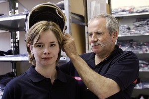 SERGENT GERARD TOSNA, SAPEUR-POMPIER PROFESSIONNEL ET SA FILLE STEPHANIE TOSNA, VOLONTAIRE AU CENTRE DE SECOURS DE LAVAL, MAYENNE (53), FRANCE 