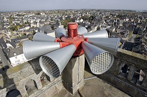 SIRENE SUR LE CLOCHER DE L'EGLISE DE CANCALE, ILLE-ET-VILAINE (35), FRANCE 