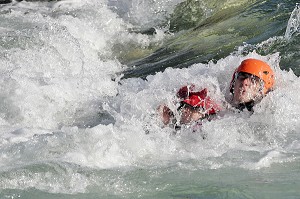 FORMATION DU GROUPE INONDATION SAUVETAGE (GIS) DES SAPEURS-POMPIERS DU SDIS06 A MILLAU (12) 