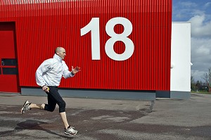 GENTIL DE PASSOS, COURSE A PIED AUTOUR DU CENTRE DE SECOURS, CIS DE LOUVIERS-VAL-DE-REUIL, EURE (27), FRANCE 