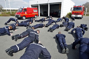 SEANCE DE POMPES (ACTIVITE PHYSIQUE), FIA REGIONALE A L'ECOLE DEPARTEMENTALE DES SAPEURS-POMPIERS DU SDIS61, ALENCON, ORNE (61), FRANCE 