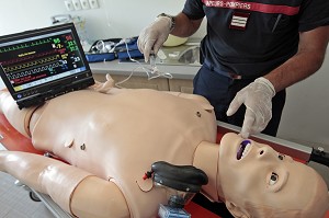 MANNEQUIN INTELLIGENT, SIMULATEUR D'URGENCE EXTRAHOSPITALIERE (SIMURGE), ECOLE NATIONALE SUPERIEURE DES OFFICIERS DE SAPEURS-POMPIERS (ENSOSP), POLE PEDAGOGIQUE D'AIX-LES-MILLES, AIX-EN-PROVENCE (13), FRANCE 