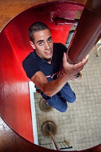 XAVIER DIRRINGER, SAPEUR-POMPIER VOLONTAIRE AU CENTRE DE SECOURS, SUR LA PERCHE DE FEU, CASERNE DE MULHOUSE, HAUT-RHIN (68), FRANCE