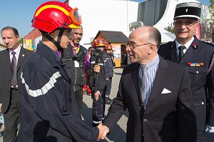 MINISTRE DE L'INTERIEUR, BERNARD CAZENEUVE ET ERIC FAURE, PRESIDENT DE LA FNSPF, CONGRES NATIONAL DES SAPEURS-POMPIERS DE FRANCE, AVIGNON (84), FRANCE 