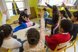 DEPUIS 2 ANS, LES SAPEURS-POMPIERS DU DEPARTEMENT FORMENT LES ELEVES DU PRIMAIRE AUX GESTES DE PREMIER SECOURS PENDANT LE TEMPS D'ACTIVITES PERISCOLAIRES (TAP), CENTRE DE SECOURS PRINCIPAL D'AGEN, (47) LOT-ET-GARONNE, FRANCE 
