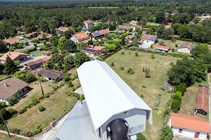 CAMERAS INSTALLEES DANS LES VIGIES DU SADIF (SYSTEME AUTOMATIQUE DE DETECTION DES INCENDIES DE FORETS) POUR L'ENVOI DES IMAGES A LA SALLE PC FEU DU CENTRE DE SECOURS DE HOUEILLES (47), PARC REGIONAL DES LANDES DE GASGOGNE, LOT-ET-GARONNE, FRANCE 