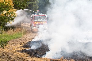 CCF EQUIPE D'UNE TOURELLE EN PROTECTION SUR FEU DE CHAUME, PORT-SAINTE-MARIE (47), FRANCE 