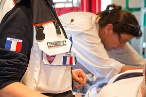 EQUIPE MEDICALE DU SAMU A BORD DU VSAB DES SAPEURS-POMPIERS DU MARIN, SECOURS HELIPORTES AVEC DRAGON 972, MARTINIQUE, FRANCE 