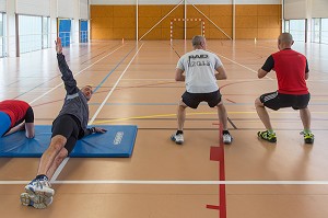 SEANCE DE CARDIO-TRAINING AU GYMNASE, REPORTAGE DE 24 HEURES AVEC LES SAPEURS-POMPIERS, ALENCON (ORNE), SDIS61, FRANCE 