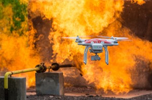 DEMONSTRATION DE PILOTAGE DE DRONE EN INTERVENTION, UN NOUVEL OUTIL AU SERVICE DES SECOURS, REPORTAGE DE 24 HEURES AVEC LES SAPEURS-POMPIERS, ALENCON (ORNE), SDIS61, FRANCE 